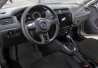 Подержанный автомобиль Volkswagen Jetta Sedan 2013 года (16 фото)