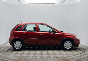 Подержанный автомобиль Opel Corsa 2005 года (6 фото)