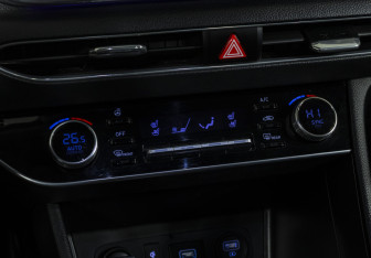 Подержанный автомобиль Hyundai Sonata 2019 года (15 фото)