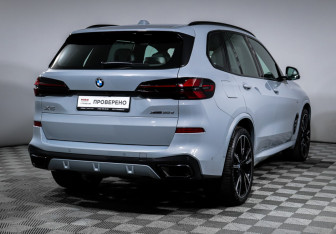Подержанный автомобиль BMW X5 2025 года (5 фото)