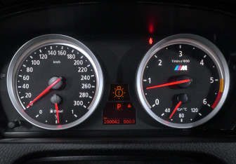Подержанный автомобиль BMW X5 2009 года (11 фото)