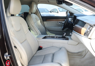 Подержанный автомобиль Volvo S90 2017 года (14 фото)