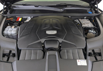 Подержанный автомобиль Porsche Cayenne 2019 года (9 фото)