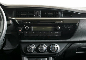 Подержанный автомобиль Toyota Corolla Sedan 2013 года (12 фото)