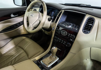 Подержанный автомобиль Infiniti EX 2012 года (9 фото)