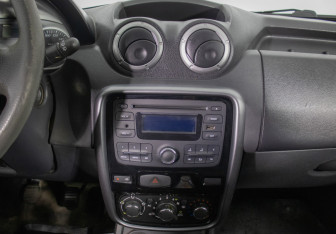 Подержанный автомобиль Renault Duster 2012 года (14 фото)