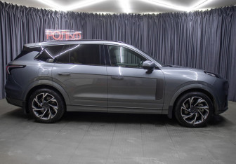 Подержанный автомобиль Lynk&Co 09 2022 года (4 фото)