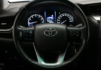 Подержанный автомобиль Toyota Fortuner 2021 года (10 фото)