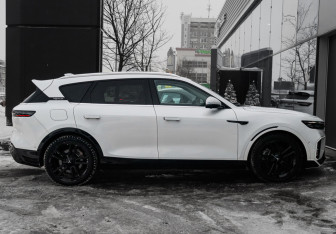 Подержанный автомобиль Voyah Free 2023 года (4 фото)