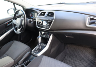 Подержанный автомобиль Suzuki SX4 Hatchback 2014 года (10 фото)