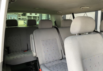 Подержанный автомобиль Volkswagen Caravelle 2009 года (21 фото)