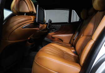 Подержанный автомобиль Lexus LS 2018 года (11 фото)