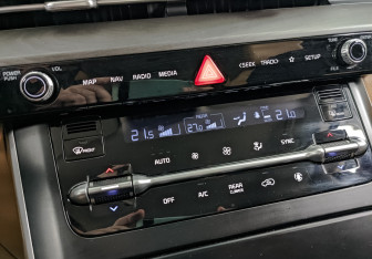 Подержанный автомобиль Kia Carnival 2021 года (27 фото)