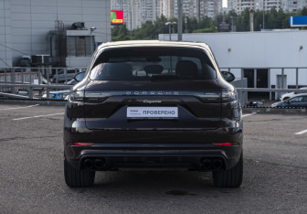 Подержанный автомобиль Porsche Cayenne 2019 года (7 фото)