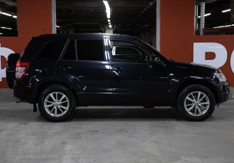 Подержанный автомобиль Suzuki Grand Vitara 2006 года (4 фото)