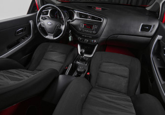 Подержанный автомобиль Kia Ceed Hatchback 2016 года (17 фото)