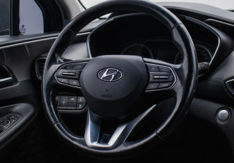 Подержанный автомобиль Hyundai Santa Fe 2018 года (15 фото)