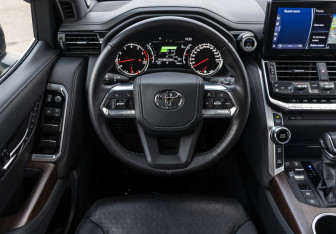 Подержанный автомобиль Toyota Land Cruiser Suv 2024 года (10 фото)