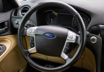 Подержанный автомобиль Ford Galaxy 2011 года (14 фото)