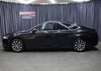 Подержанный автомобиль Lexus ES 2018 года (8 фото)