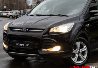 Подержанный автомобиль Ford Kuga 2014 года (22 фото)
