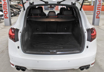 Подержанный автомобиль Porsche Cayenne 2014 года (10 фото)