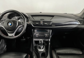 Подержанный автомобиль BMW X1 2013 года (12 фото)