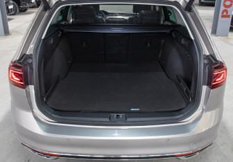 Подержанный автомобиль Volkswagen Passat Wagon 2019 года (11 фото)