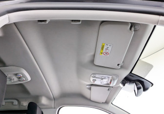 Подержанный автомобиль Peugeot Traveller 2021 года (23 фото)