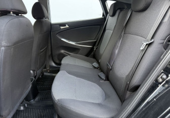 Подержанный автомобиль Hyundai Solaris Hatchback 2013 года (11 фото)