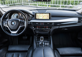 Подержанный автомобиль BMW X6 2015 года (13 фото)
