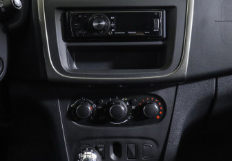 Подержанный автомобиль Renault Sandero 2018 года (8 фото)