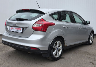 Подержанный автомобиль Ford Focus Hatchback 2012 года (5 фото)