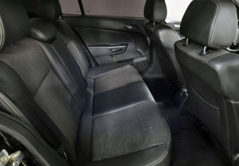Подержанный автомобиль Opel Astra Sedan 2008 года (11 фото)