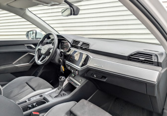 Подержанный автомобиль Audi Q3 2023 года (11 фото)