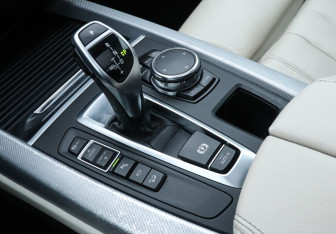 Подержанный автомобиль BMW X5 2016 года (14 фото)