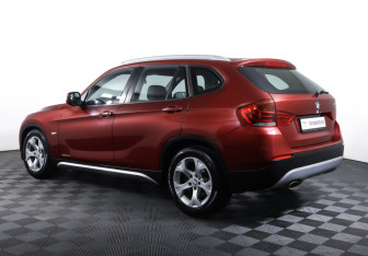 Подержанный автомобиль BMW X1 2010 года (7 фото)