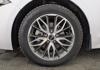 Подержанный автомобиль Kia K5 2021 года (18 фото)