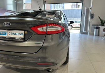 Подержанный автомобиль Ford Fusion (North America) 2015 года (10 фото)