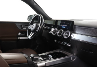 Подержанный автомобиль Mercedes-Benz GLB 2021 года (9 фото)