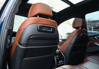 Подержанный автомобиль BMW X7 2021 года (11 фото)
