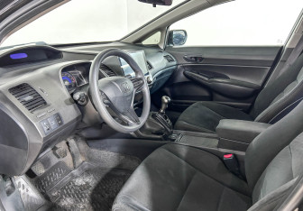 Подержанный автомобиль Honda Civic Sedan 2009 года (8 фото)