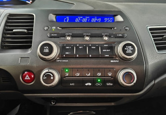 Подержанный автомобиль Honda Civic Sedan 2007 года (13 фото)