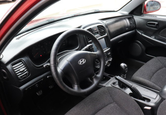 Подержанный автомобиль Hyundai Sonata 2005 года (7 фото)