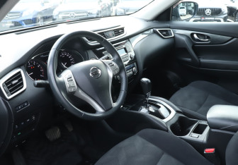 Подержанный автомобиль Nissan X-Trail 2015 года (13 фото)