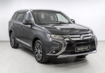 Подержанный автомобиль Mitsubishi Outlander 2018 года (3 фото)
