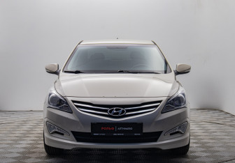 Подержанный автомобиль Hyundai Solaris Sedan 2015 года (8 фото)