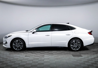 Подержанный автомобиль Hyundai Sonata 2019 года (8 фото)