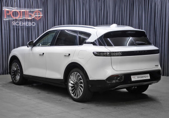 Подержанный автомобиль Voyah Free 2023 года (7 фото)