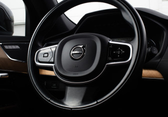 Подержанный автомобиль Volvo XC90 2021 года (16 фото)